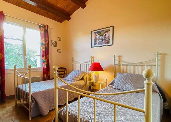 Au Calme à Proximité De La Villa *